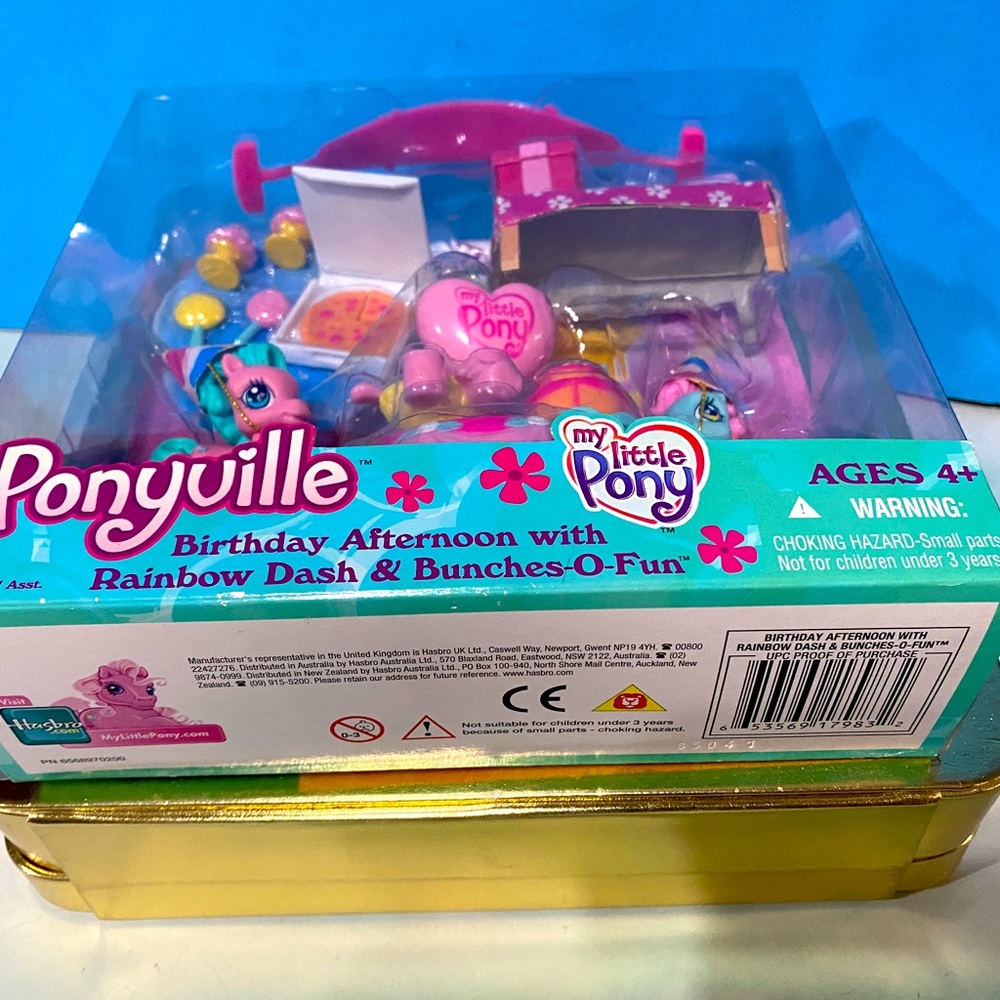 MY LITTLE PONY NWT 2006 PONYVILLE BIRTHDAY AFTERNOON RAINBOW DASH &BUNCHES-O-FUN - Picture 15 of 16